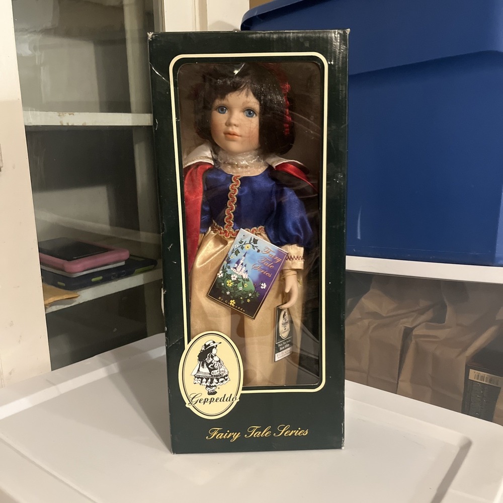 SNOW WHITE - "FAIRY TALES SERIES" - GEPPEDDO DOLL COLLECTION- NEW IN BOX